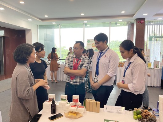 BÀI HỌC QUÝ BÁU CỦA CÁC BẠN SINH VIÊN CÔNG NGHỆ THỰC PHẨM TỪ BUỔI TRẢI NGHIỆM SẢN PHẨM THỰC PHẨM SẠCH TẠI HỘI NGHỊ NỮ TRI THỨC ĐỒNG NAI