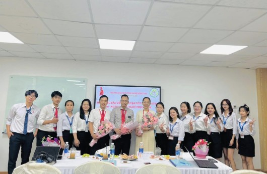 BUỔI BẢO VỆ KHÓA LUẬN TỐT NGHIỆP-DẤU MỐC QUAN TRỌNG TRONG HÀNH TRÌNH HỌC TẬP CỦA SINH VIÊNNGÀNH CÔNG NGHỆ THỰC PHẨM