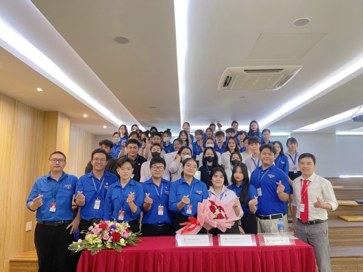 ĐẠI HỘI ĐOÀN KHOA CÔNG NGHỆ - HƯỚNG TỚI CỘNG ĐỒNG SINH VIÊN ĐOÀN KẾT VÀ TRÁCH NHIỆM