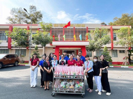Đoàn Thanh Niên Cùng CLB Blouse Trắng Tặng Quà Cho Các Em Bệnh Nhân Nhi Tại Bệnh Viện Nhi Đồng - Đồng Nai Nhân Dịp Xuân Ất Tỵ 2025