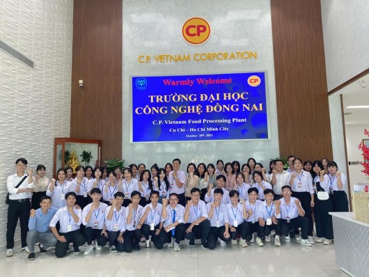 HÀNH TRÌNH HỌC TẬP THỰC TẾ TẠI NHÀ MÁY CHẾ BIẾN THỰC PHẨM CP CỦ CHI CỦA SINH VIÊN NGÀNH CÔNG NGHỆ THỰC PHẨM