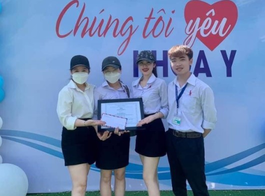 KHOA CÔNG NGHỆ ĐÓN NHẬN TIN VUI ĐẦU NĂM TỪ CÁC CÔ GÁI NGÀNH CÔNG NGHỆ THỰC PHẨM