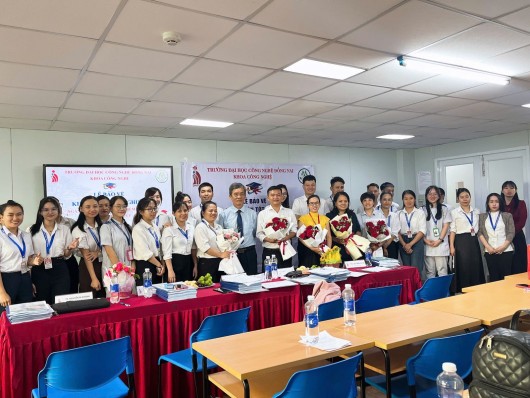 LỄ BẢO VỆ KHÓA LUẬN TỐT NGHIỆP – NGÀNH KỸ THUẬT XÉT NGHIỆM Y HỌC KHÓA 17 (2021-2025)