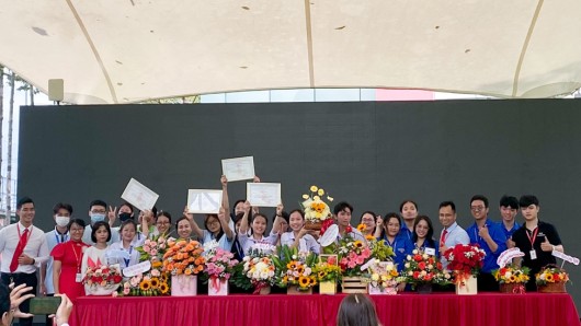 LIÊN TIẾP CÁC SỰ KIỆN CHÀO MỪNG NGÀY NHÀ GIÁO VIỆT NAM CỦA KHOA CÔNG NGHỆ - TỪ HỘI THI CẮM HOA ĐẾN LAN TỎA Ý TƯỞNG SINH VIÊN KHỞI NGHIỆP