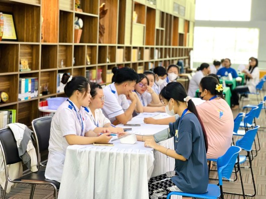 RỘN RÀNG KHÔNG KHÍ KHÁM SỨC KHỎE ĐẦU KHÓA CHO TÂN SINH VIÊN K20 TRƯỜNG ĐẠI HỌC CÔNG NGHỆ ĐỒNG NAI