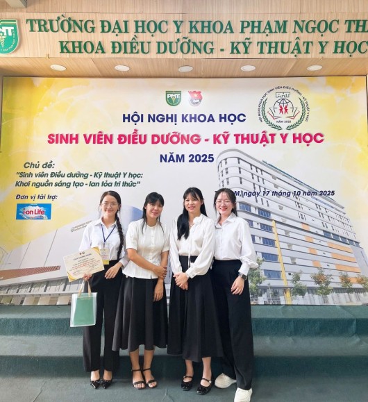 Sinh viên Khoa Công nghệ báo cáo nghiên cứu tại Hội nghị Khoa học sinh viên Điều dưỡng – Kỹ thuật Y học năm 2025