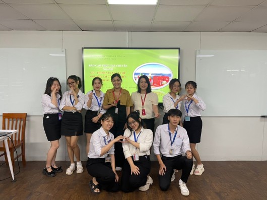 SINH VIÊN NGÀNH CÔNG NGHỆ THỰC PHẨM CHIA SẺ KIẾN THỨC VÀ TRẢI NGHIỆM HỌC TẬP CỦA CHƯƠNG TRÌNH KIẾN TẬP ĐẶC BIỆT 2023 TẠI BUỔI BÁO CÁO THỰC TẬP CHUYÊN NGÀNH