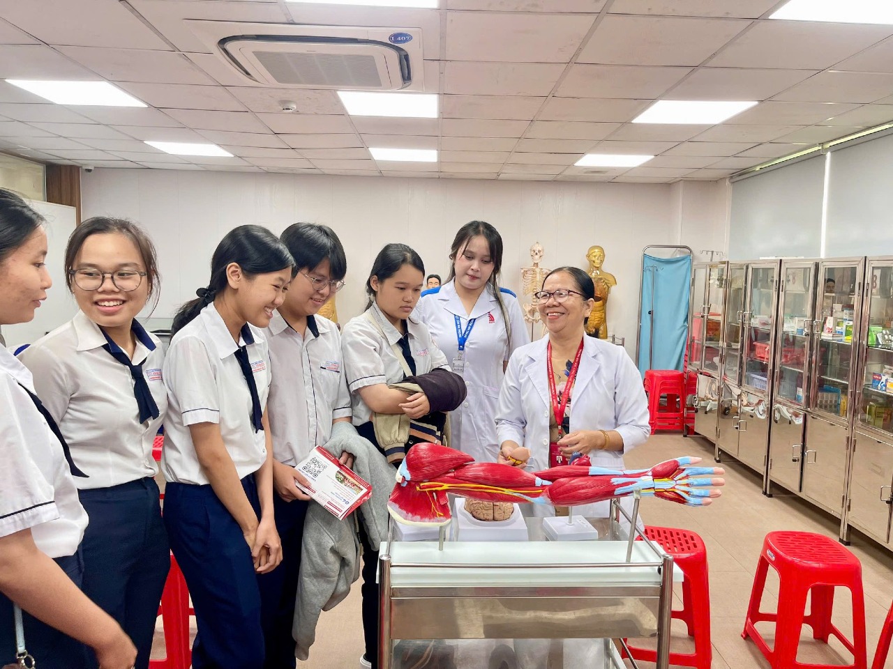 KHOA CÔNG NGHỆ CHÀO ĐÓN HỌC SINH CÁC TRƯỜNG THPT ĐẾN THAM QUAN VÀ TRẢI NGHIỆM