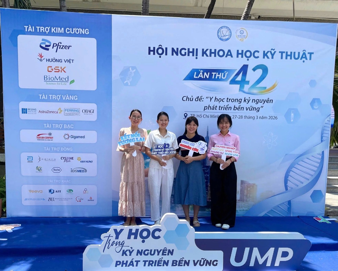 Khoa Công Nghệ tham dự Hội nghị Khoa học Kỹ thuật lần thứ 42 về y học bền vững