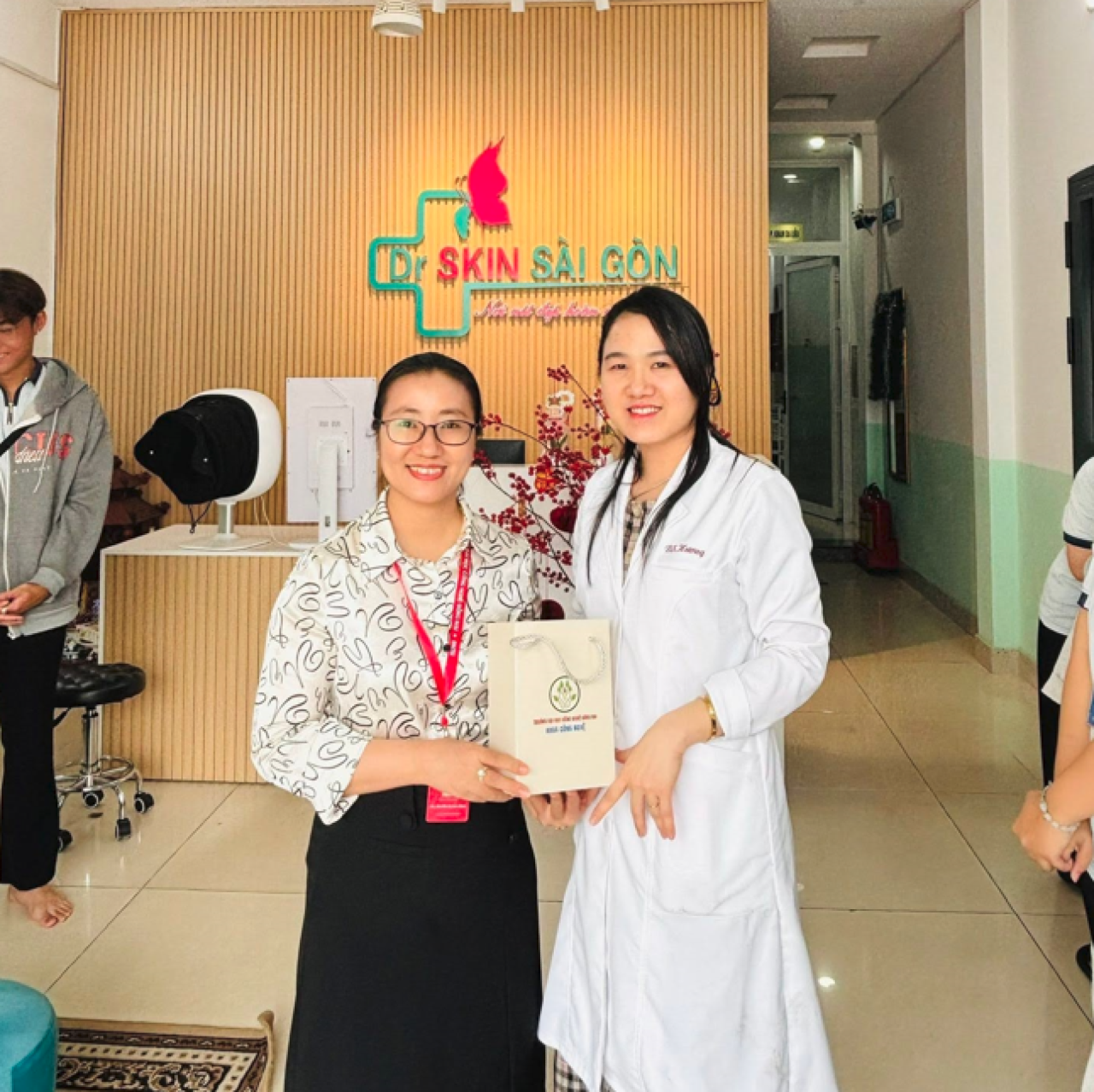 SINH VIÊN KHOA CÔNG NGHỆ – DNTU TRẢI NGHIỆM THỰC TẾ TẠI PHÒNG KHÁM ĐA KHOA NAM THÀNH PHÁT