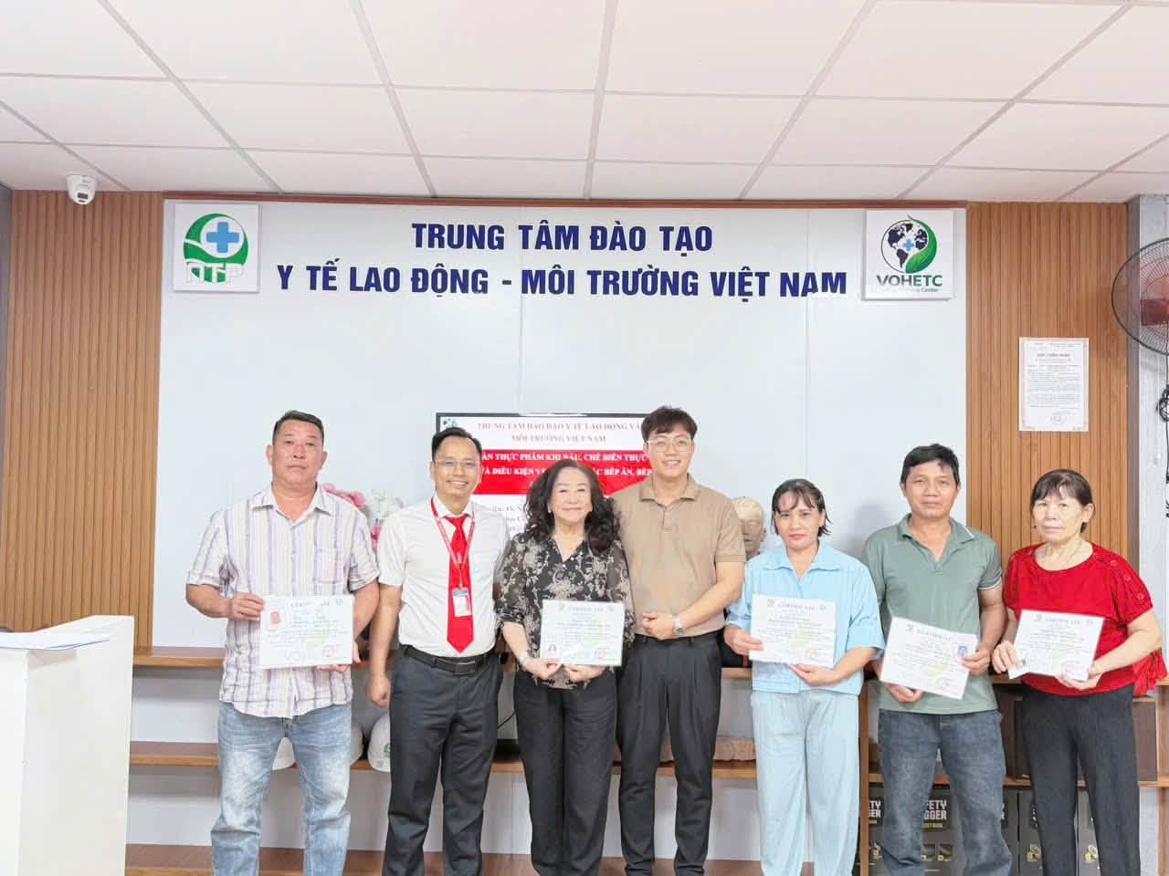 Khoa Công nghệ phối hợp chia sẻ, chuyển giao kiến thức về an toàn thực phẩm trong suất ăn công nghiệp
