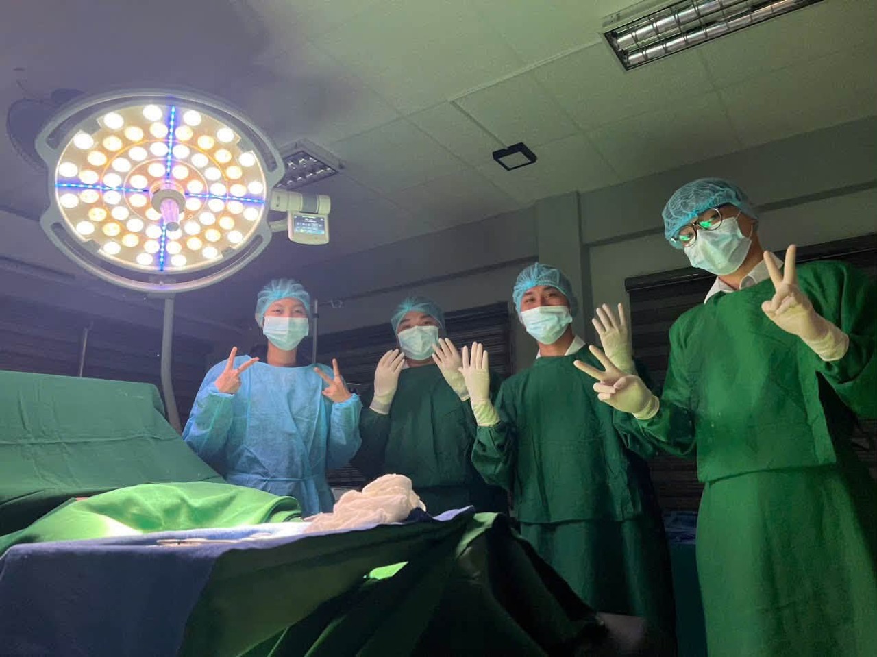 Sinh viên Điều dưỡng và Kỹ thuật Xét nghiệm Y học trải nghiệm môi trường học tập hiện đại tại Philippines