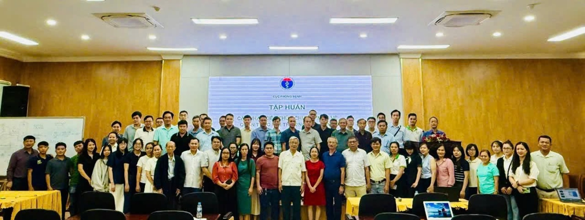Chúc mừng hai giảng viên Khoa Công nghệ hoàn thành chương trình cập nhật kiến thức về Quan trắc môi trường lao động